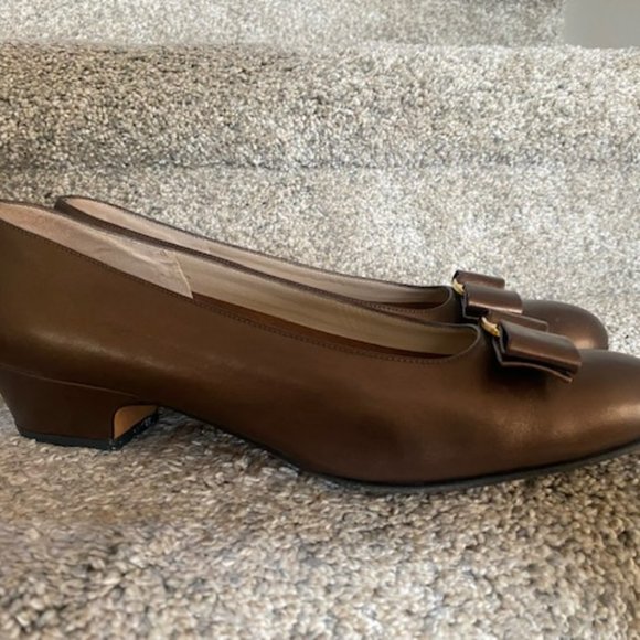 Salvatore Ferragamo Shoes Copper Bow - Picture 2 of 11